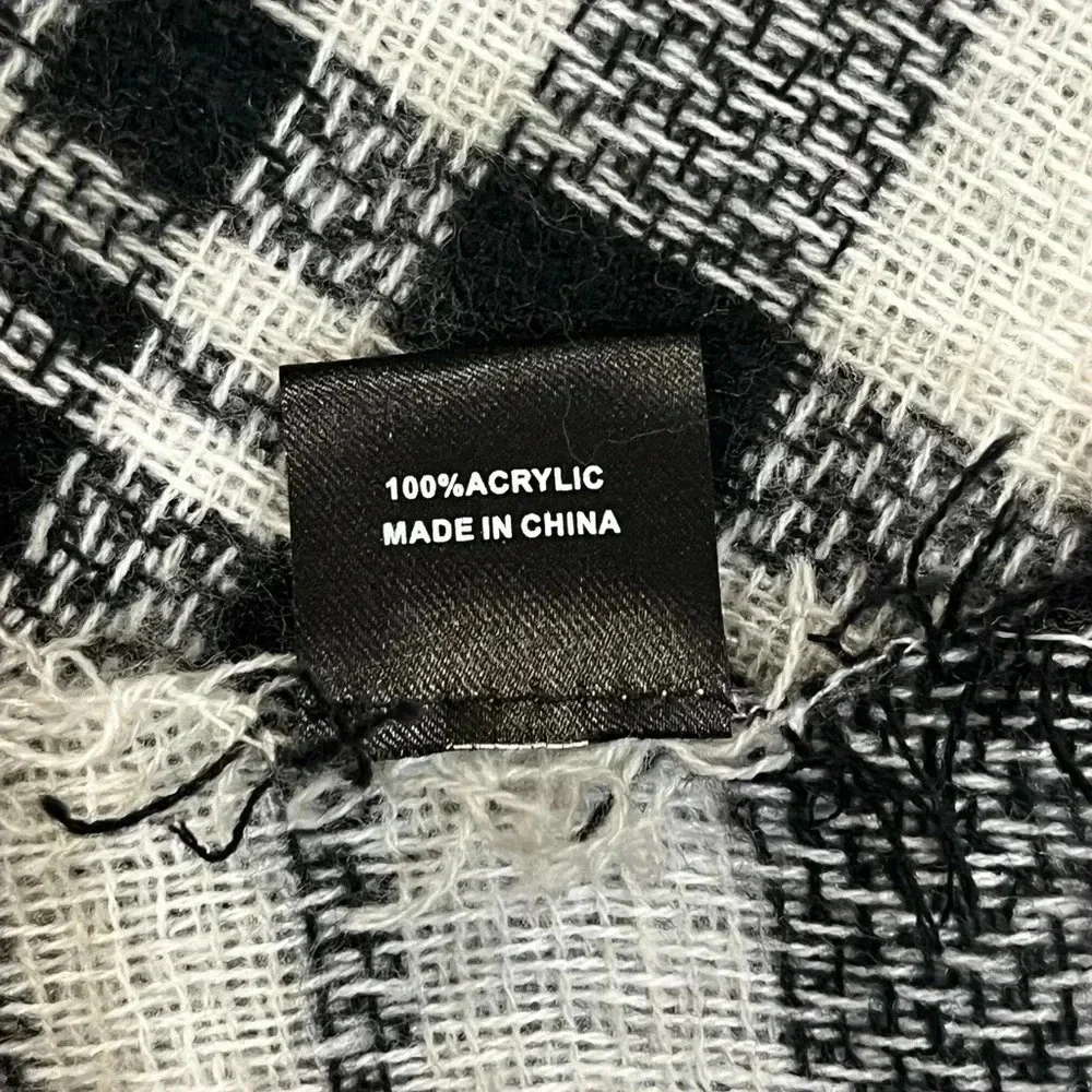 N/A plaid blanket